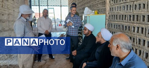 بازدید امام جمعه و رییس اداره کمیته امداد شهرستان خلیل‌آباد از کشاورزان 