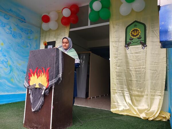 حضور نیروهای انتظامی در دبیرستان نجم قائمشهر