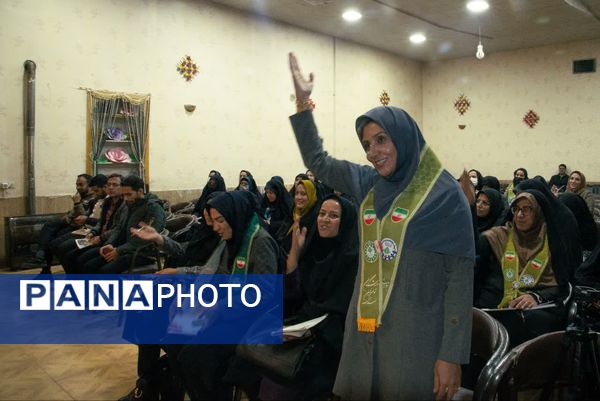 برگزاری کارگاه آموزشی مربیان پیشتاز در محل کانون فضیلت شهرستان نجف آباد 