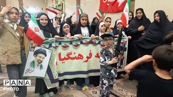 تجمع فرهنگیان و دانش‌آموزان ملکان در یادبود شهدای جنگ‌ تحمیلی سوم 