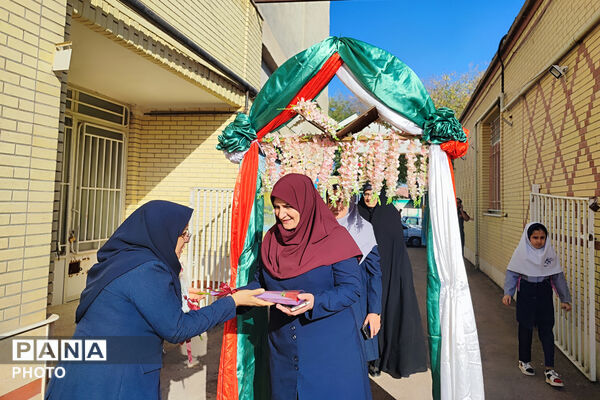 آغاز سال تحصیلی در دبستان ۲۲ بهمن آباده