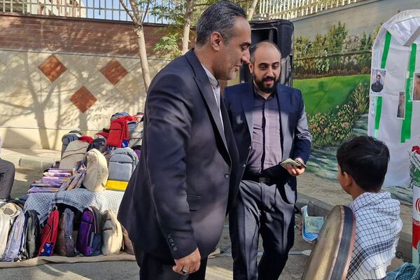 رزمایش کمک مومنانه و تهیه لوازم التحریر برای دانش‌آموزان و خانواده‌های بی بضاعت در ناحیه 2 شهرری 