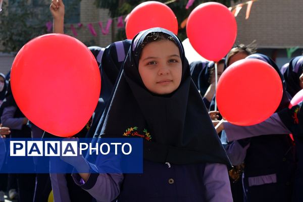 جشن میلاد حضرت زینب(س) با حضور مادران پرستار در دبستان علویان بهارستان‌دو
