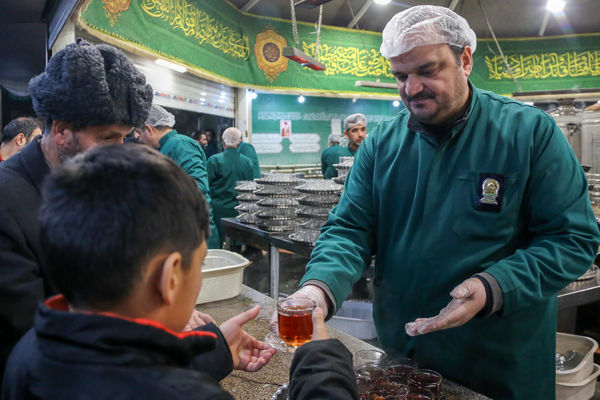 حال و هوای حرم مطهر رضوی در شب وفات حضرت زینب سلام الله علیها