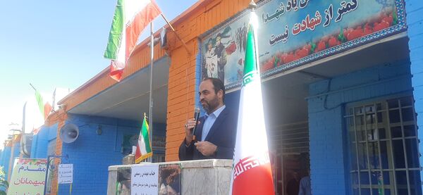 زنگ مهر در دبیرستان شاهد ابوذر غفاری نیشابور به صدا در آمد 