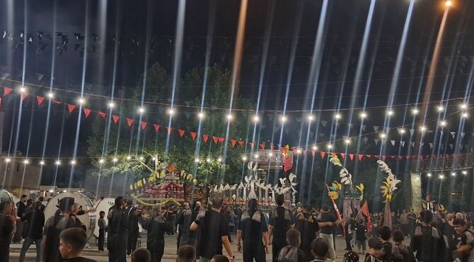 حضور مردم عزادار ساوجبلاغ در شب تاسوعای حسینی 