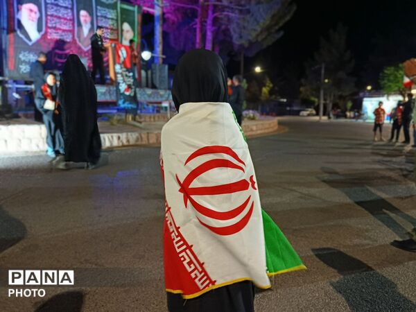 اجتماع شبانه نوجوانان شهرستان رشتخوار در سوگ رهبر شهید