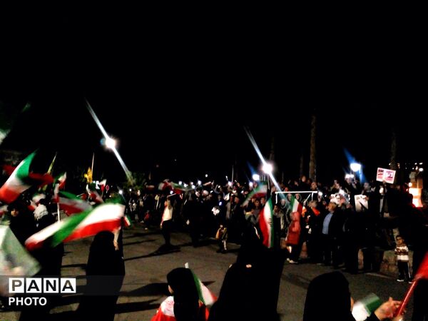 حضور پرشور مردم در سی و یکمین شب بیعت؛ آیین وحدت در روز جمهوری اسلامی