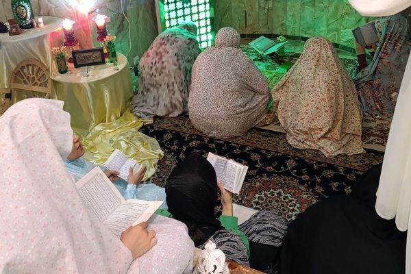 آغاز آیین معنوی اعتکاف در مصلای اسلامشهر با حضور گسترده نوجوانان