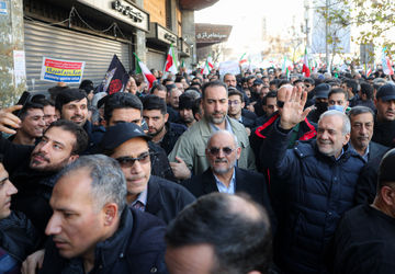 بگذارید کار کنند