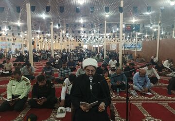 طنین دعای پرفیض عرفه در جزیره قشم