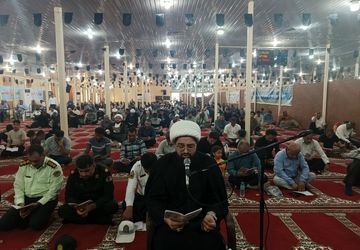 طنین دعای پرفیض عرفه در جزیره قشم