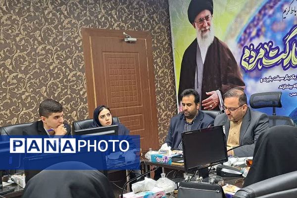 نشست صمیمی فرماندار شهرستان رباط کریم با دانش‌آموزان نخبه فرهنگی و خبرنگاران پانا