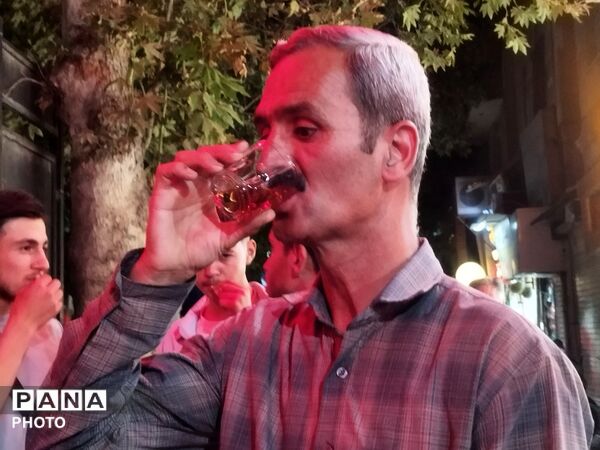 فعالیت چایخانه حضرت زهرا(س) در مسجد جامع نیشابور همزمان با هفته دفاع مقدس