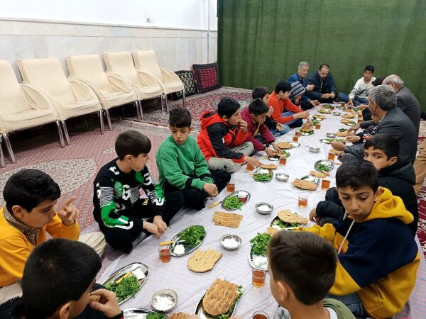 سفره های افطار ساده در کاشمر