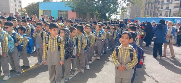 جشن‌شکوفه‌ها در‌ دبستان شهدای گمنام