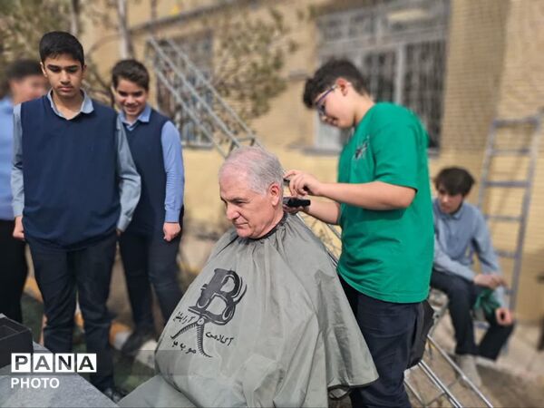 بازارچه کسب‌وکار دانش‌آموزی در دبیرستان بعثت گامی نو در تقویت هوش مالی نوجوانان