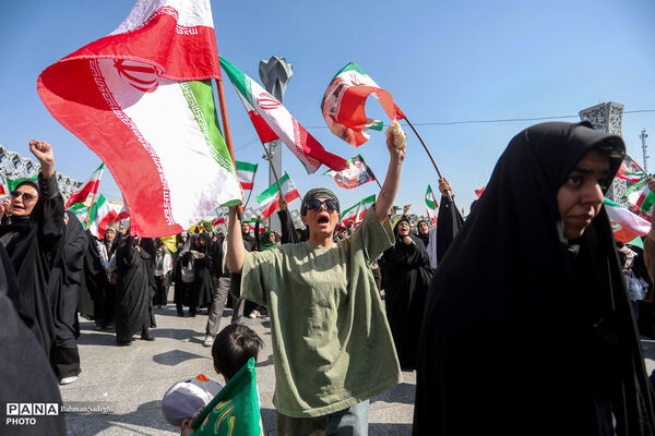 رزمایش دختران «جان‌فدای ایران»