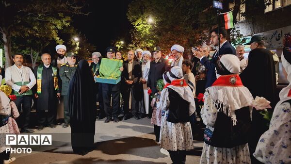 تجمعات شبانه با حضور خادمین امام رضا(ع)