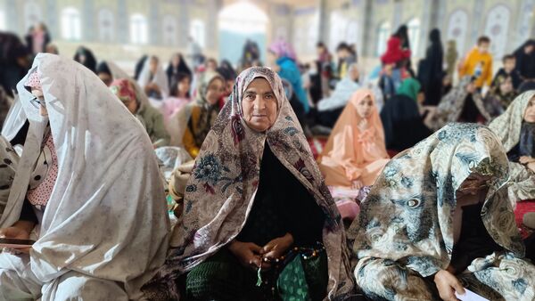 حضور پرشور دانش‌آموزان و فرهنگیان در نماز جمعه یاسوج