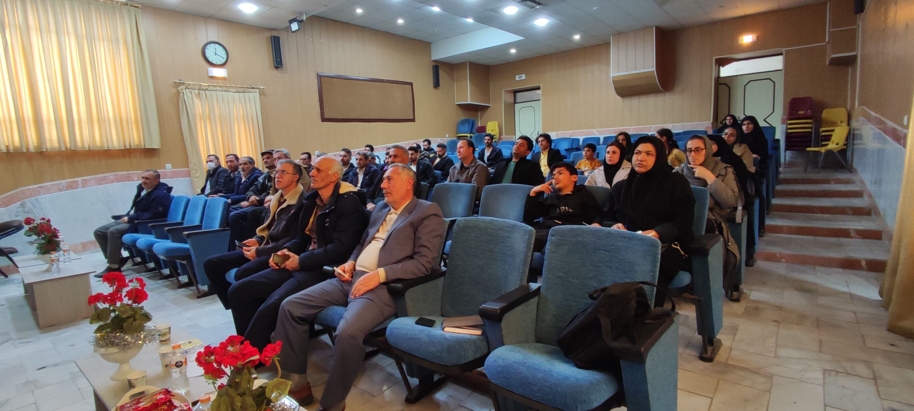 کارگاه آموزشی و مهارتی مدیریت تلفیقی مبارزه با کنه واروا در کندوهای زنبور عسل