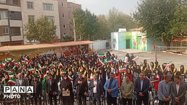 مراسم «جشن عاطفه‌ها» در دبیرستان عفاف ساوجبلاغ   