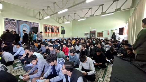 گرامیداشت شهید رمضانعلی چوبداری و تشییع شهید گمنام در دبیرستان معلم ساوجبلاغ 