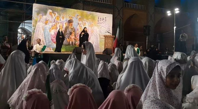 دختران دارالعباده یزد در میدان حاضر شدند