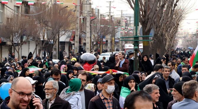 دانش‌آموزان راویانی هستند که قصه  امروز را با نگاه به فردا می‌گویند