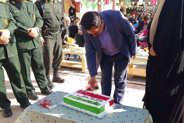طنین زنگ انقلاب در مدرسه فرزانگان شهرستان باشت