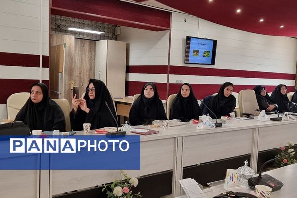 کارگاه آموزشی تغذیه سالم با رویکرد مکمل‌یاری در اداره آموزش و پرورش کهریزک 