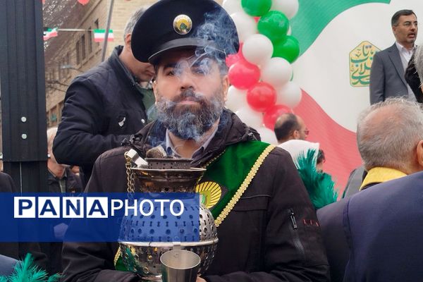 حضور اقشار مختلف مردم شهرری در راهپیمایی ۲۲ بهمن