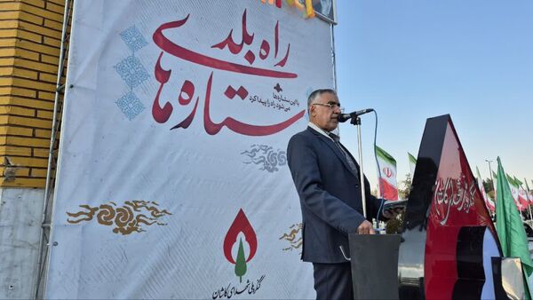 آیین مهمانی لاله‌ها و عطر افشانی گلزار شهدای کاشان