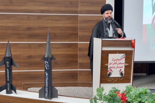 اجتماع بزرگ دانش آموزان بسیجی پردیس در گرامیداشت شهدای دانش آموز