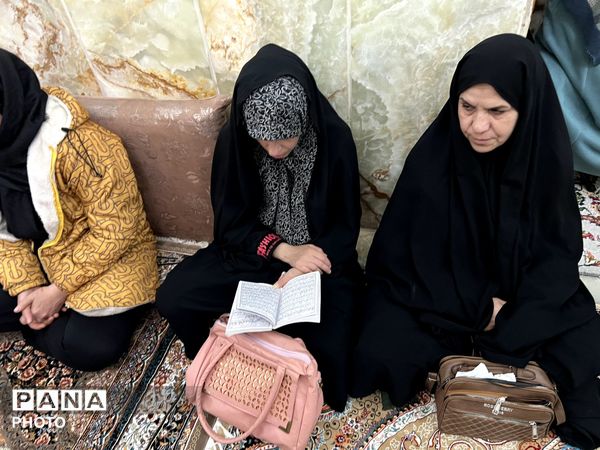 شبی پر از معنویت در امامزاده هادی ساوجبلاغ در شب‌های رمضان 