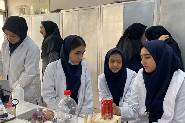 مسابقات دانش‌آموزی در پژوهشسرای بصیرت دختران