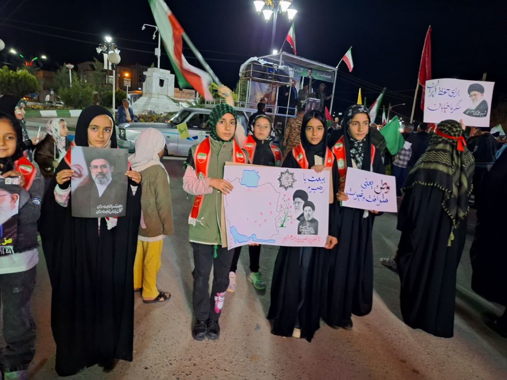 بیعت دانش‌آموزان پیشتاز شهر لایین با رهبر عزیز انقلاب