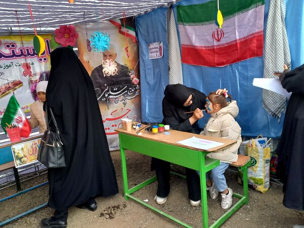 حضور دانش آموزان اسلامشهری در راهپیمایی ۱۳ آبان