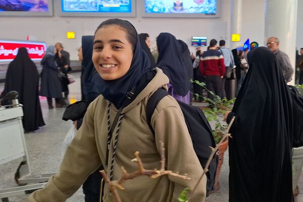 استقبال از زائران حرم امام رئوف در فرودگاه شیراز