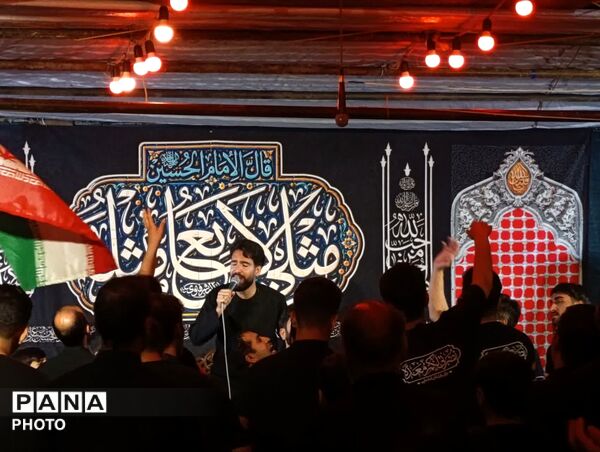 جلوه‌هایی از تجمع میدان امام خمینی(ره) قم در دومین شب محرم