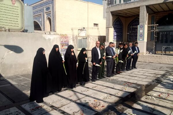 تجدید پیمان فرهنگیان ورامینی با آرمان‌های شهدا در هفته بسیج