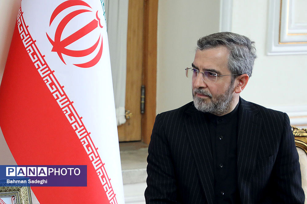 عقب نشینی در میدان دیپلماسی برای ما قدرت نمی‌آورد