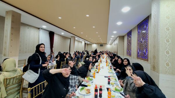 جشن فارغ‌التحصیلی دانش‌آموزان دختر بروجنی