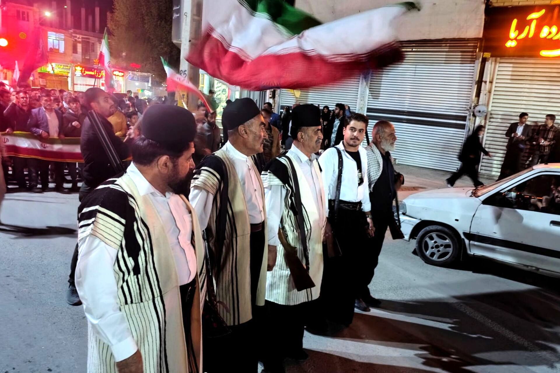 لردگان یک صدا و یک‌دل، جانم فدای رهبر