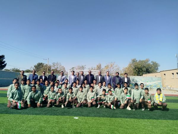 افتتاح چمن مصنوعی دبیرستان نمونه دولتی دانش کاشمر 