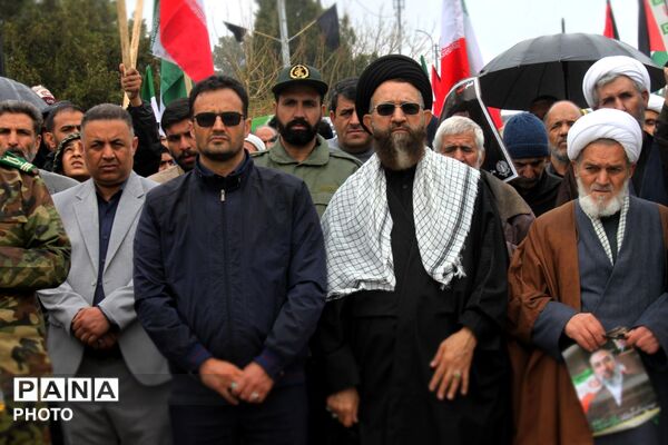 حضور شجاعانه چترودی‌ها در روز بارانی قدس