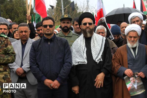 حضور شجاعانه چترودی‌ها در روز بارانی قدس