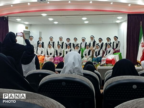 مسابقات سرود و لالایی خوانی در خلیل آباد