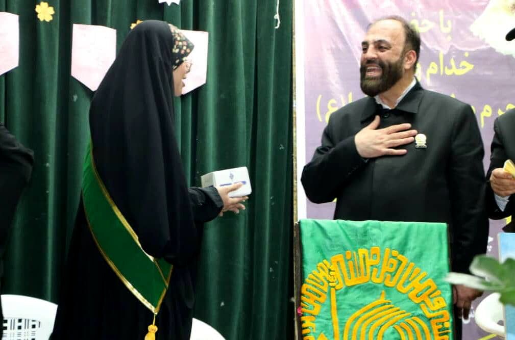 خبرنگار پانای بندرخمیر مفتخر به دریافت حمایل خادمی حرم رضوی شد