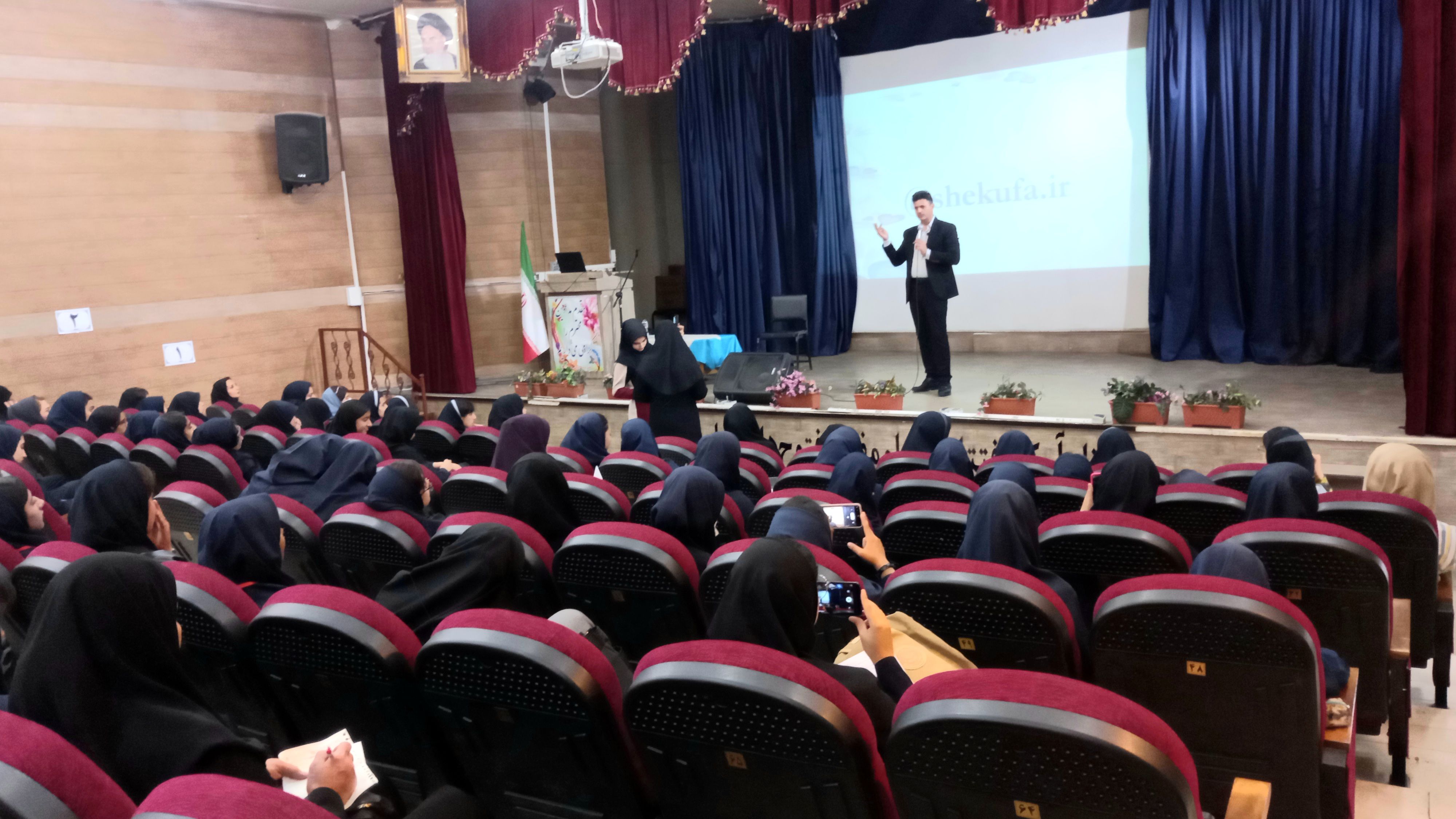 دومین جلسه همیاران مشاور مدارس متوسطه اول دخترانه آموزش و پرورش ناحیه ۳ اصفهان 